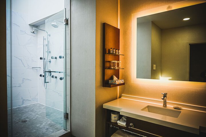 Delta Hotels by Marriott Cincinnati Sharonville