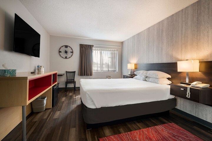 Room 33 of 43