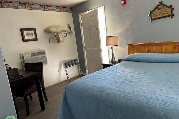 Rustic Inn Motel