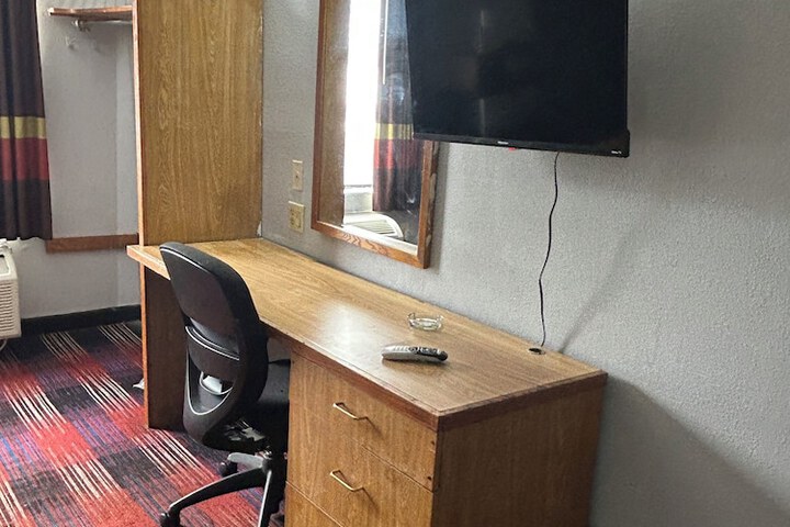 Room 7 of 16