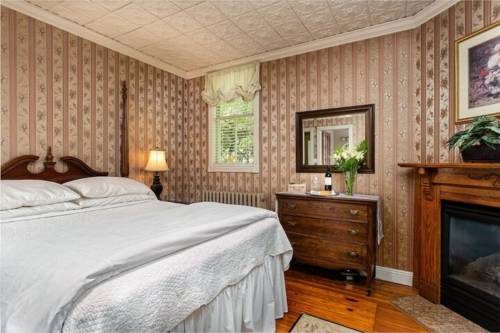 Room 33 of 54