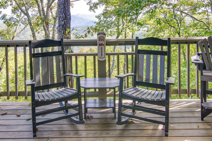 Mtn-view Condo w / Screened Porch in Burnsville!