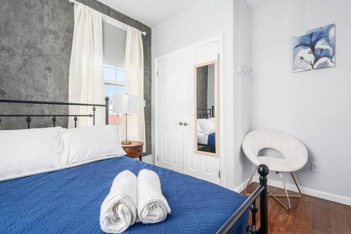 Modern 3 Bed Apt Parking W D