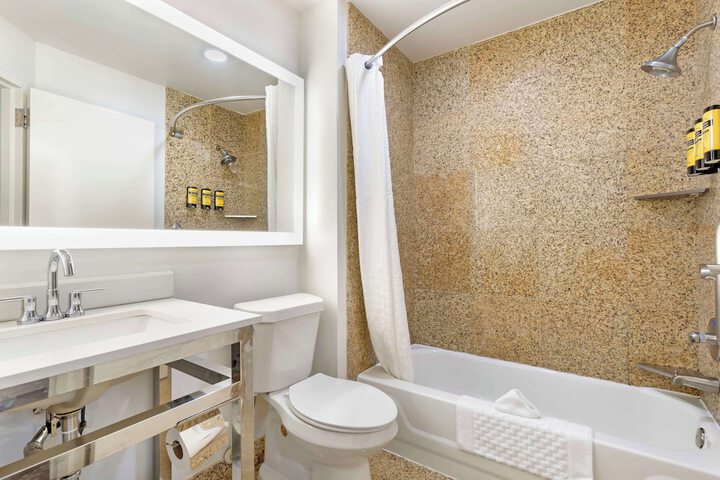 Best Western Plus Sugar Land / Stafford
