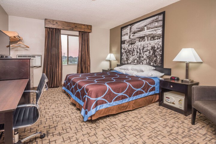 Room 10 of 24