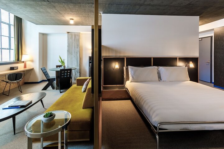 Room 26 of 84