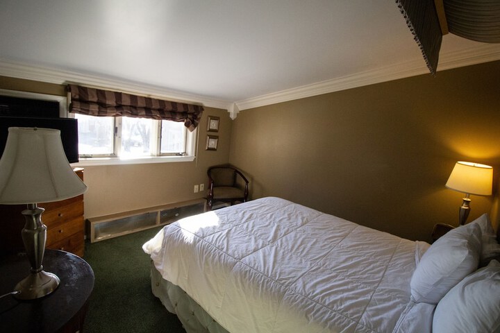 Room 70 of 81