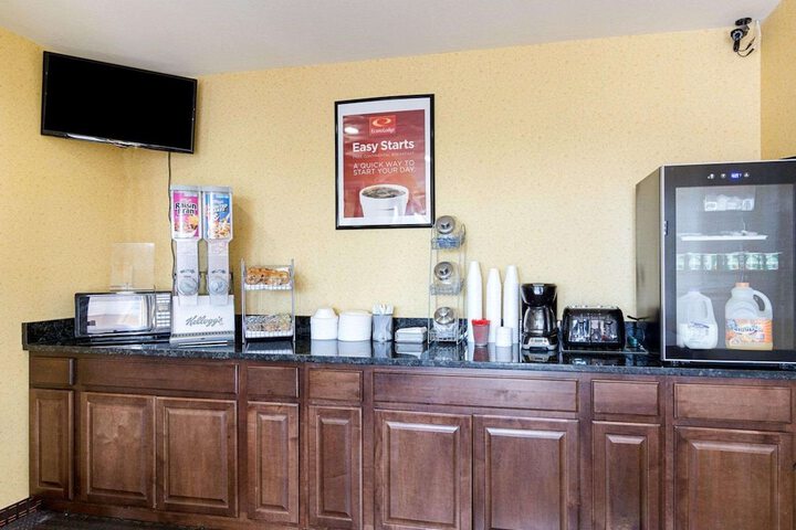 Breakfast/Coffee Service 24 of 27