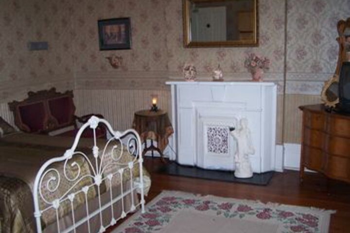 Victorian House Bed & Breakfast