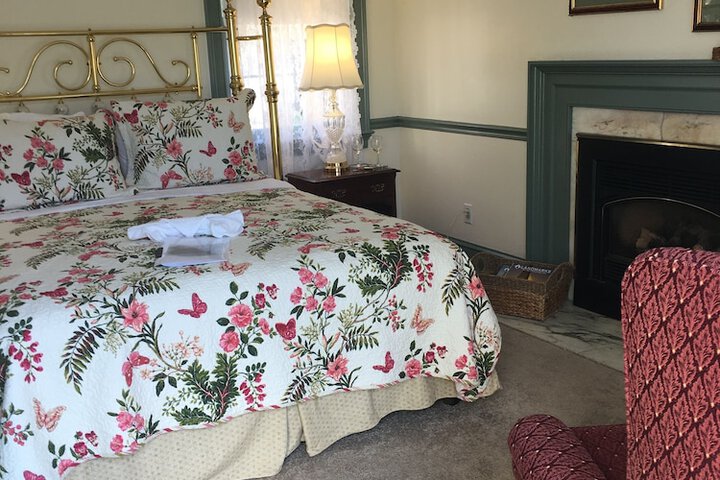 Room 13 of 37