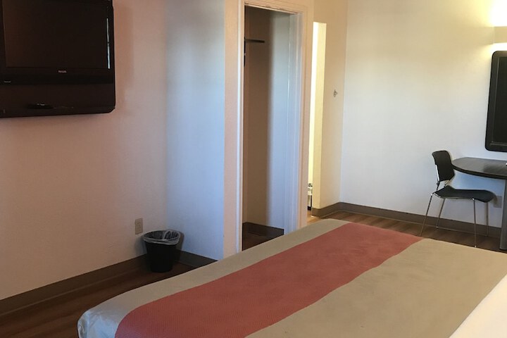 Room 34 of 39