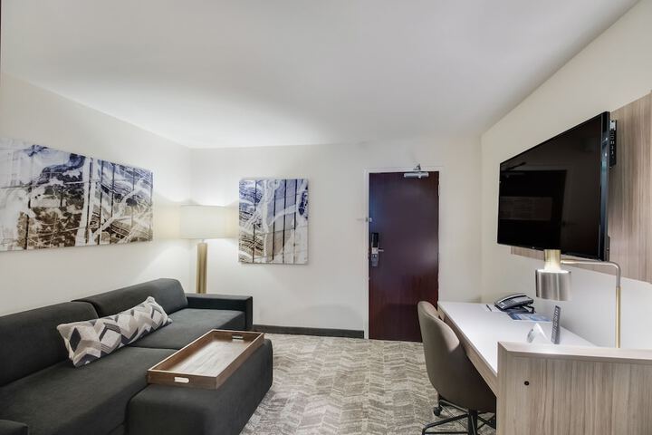 Room 25 of 46