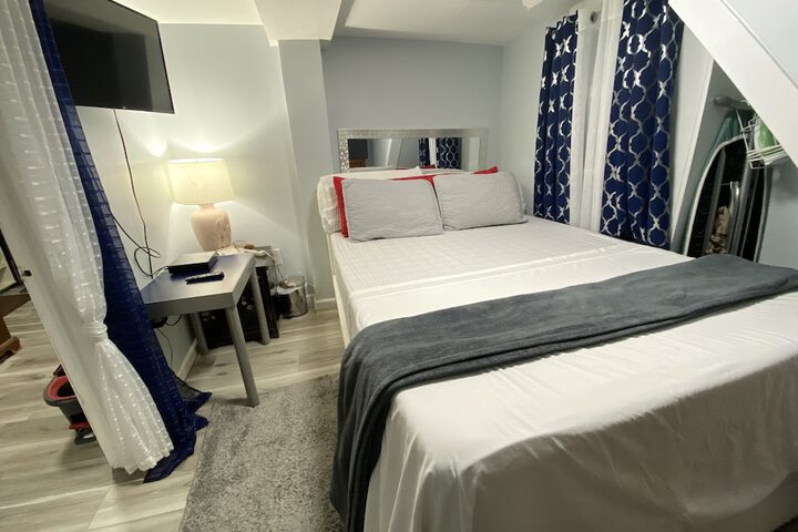 Nice 2 bedroom Apt With Patio