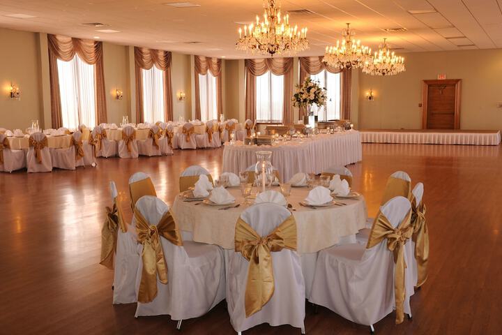 Ballroom/Hall 10 of 14