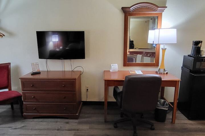 Business Center 26 of 26