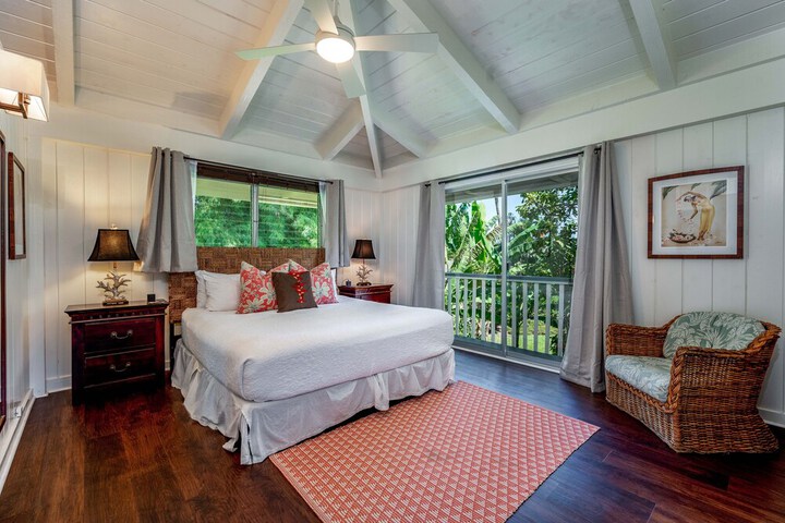 Hale Naninoa 5 Bedroom Home by RedAwning