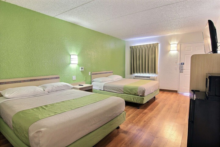Room 12 of 40