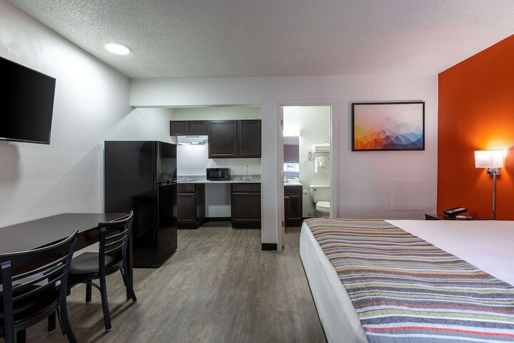 Room 28 of 38