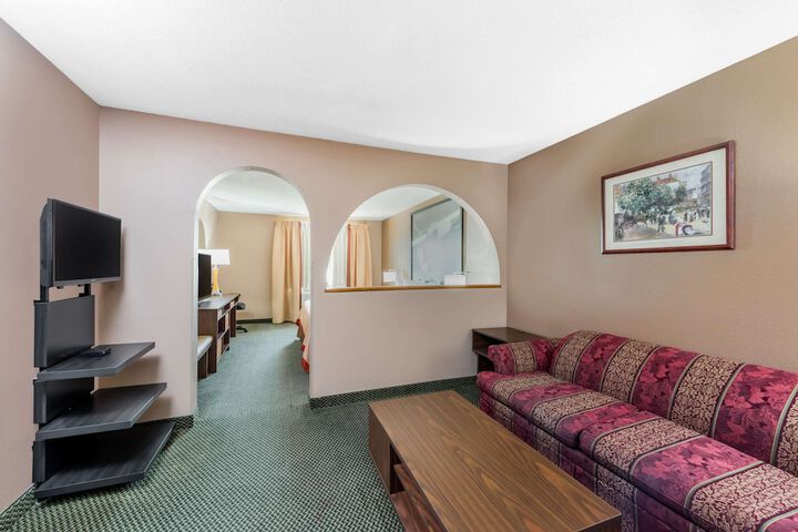 Room 28 of 35