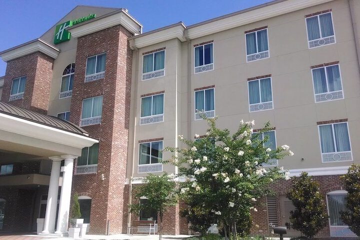 Holiday Inn Express & Suites Gonzales by IHG