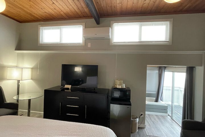 Tides Inn & Suites