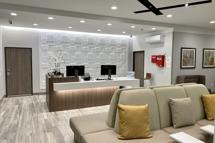 Days Inn & Suites by Wyndham Beaumont West / I-10 & Walden