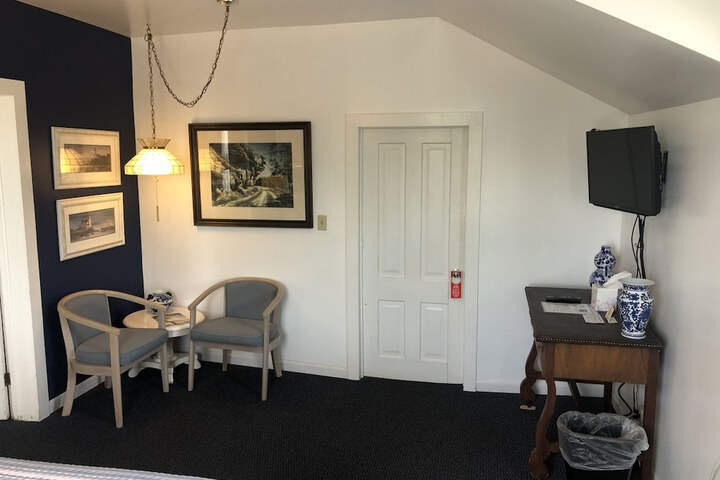 Room 54 of 72