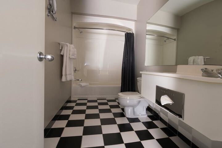 Room 5 of 10