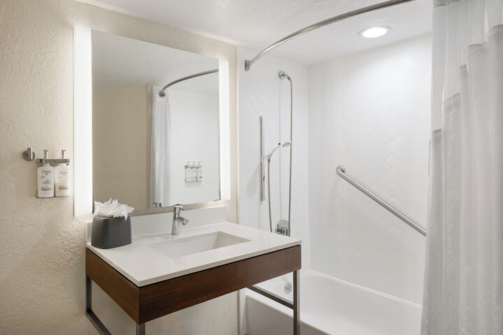Holiday Inn Miami - International Airport by IHG