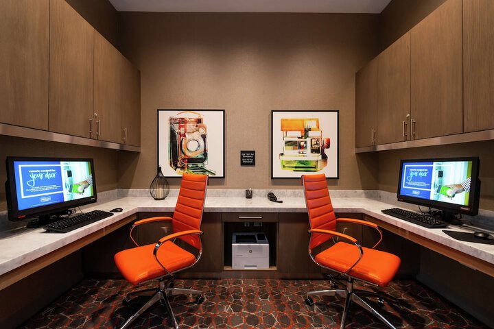 Business Center 57 of 59