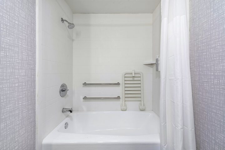 Room 9 of 27