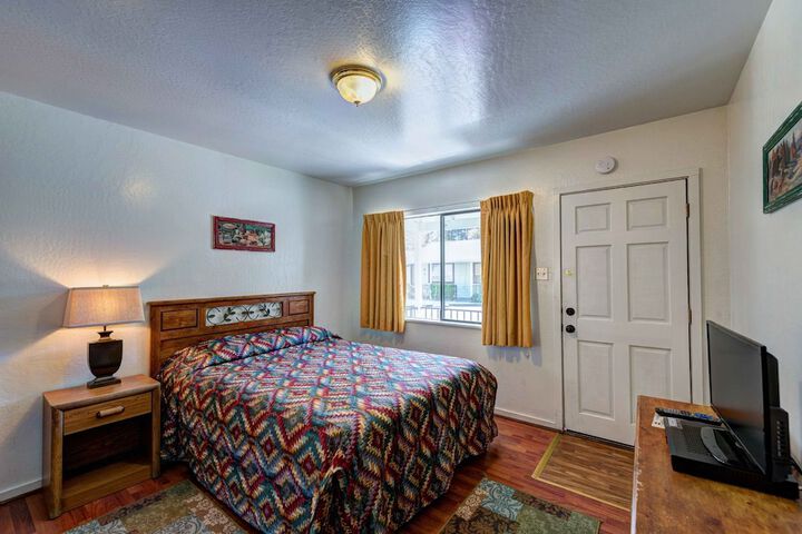 Room 25 of 31