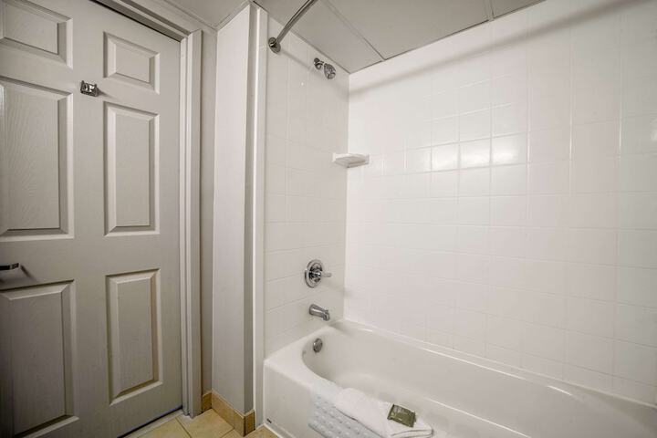 Room 82 of 104