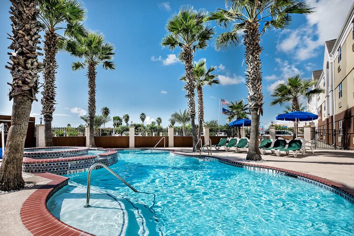 Pool 13 of 38