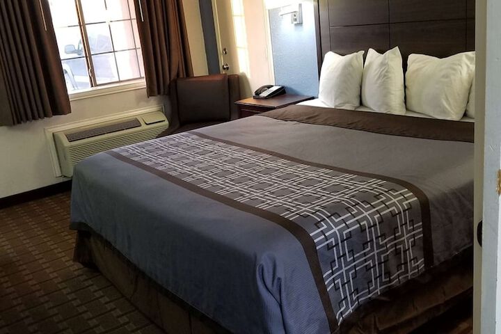 Room 10 of 27