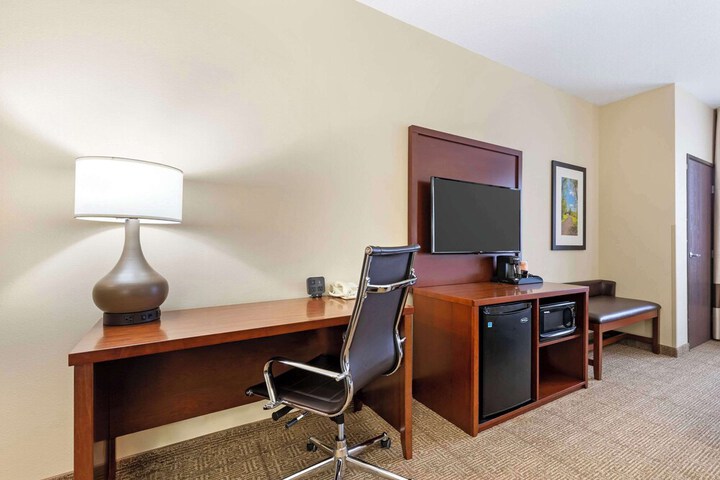 Comfort Suites Cedar Falls Industrial Park