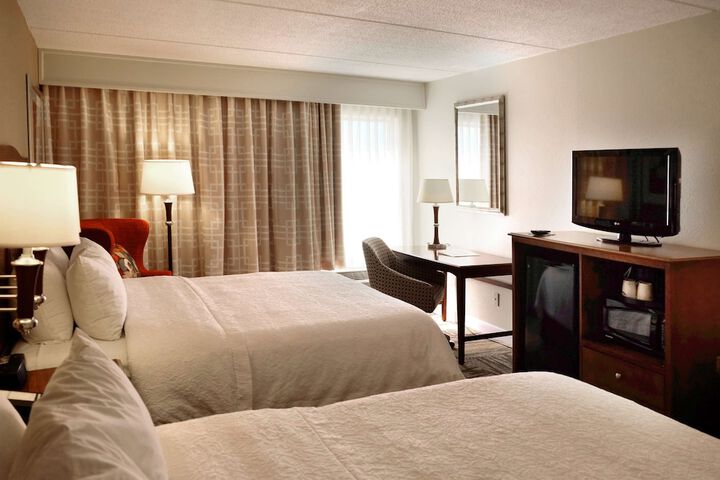 Room 32 of 46