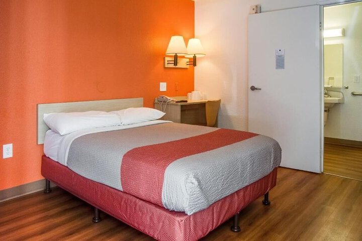 Room 13 of 29