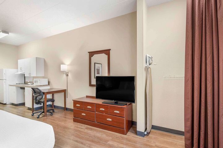 Room 11 of 32