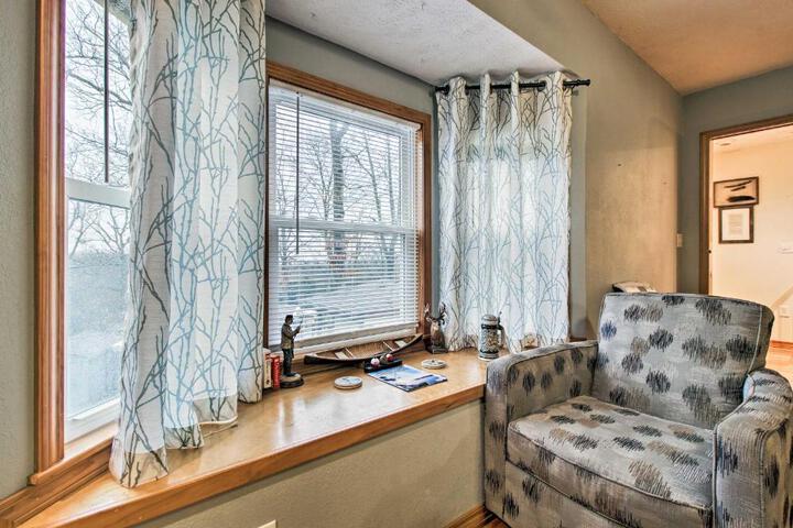 Stockton Lake Escape w / Kitchen Half Mile to Lake