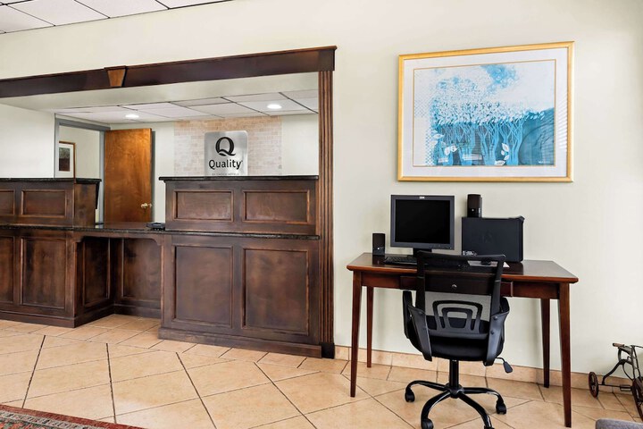 Business Center 53 of 55