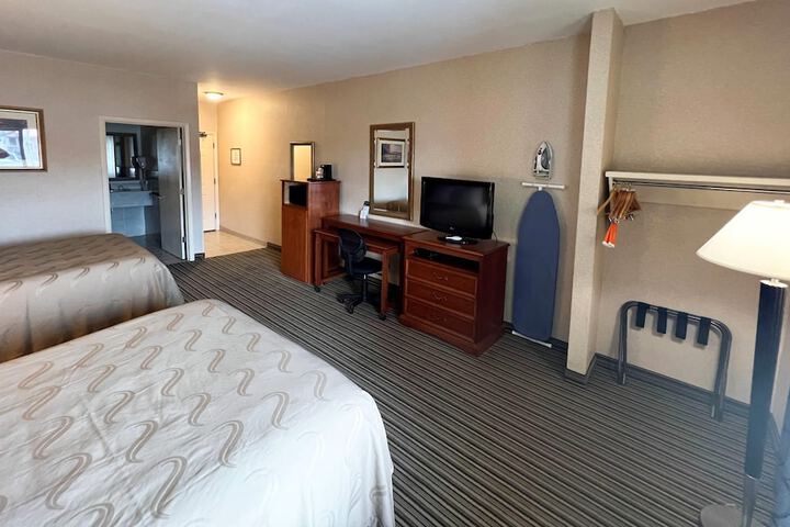 Quality Inn & Suites Grants - I-40