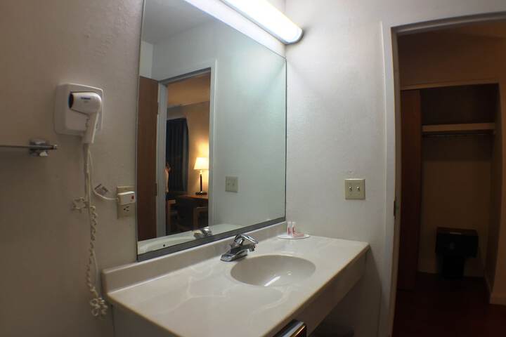 Room 8 of 31