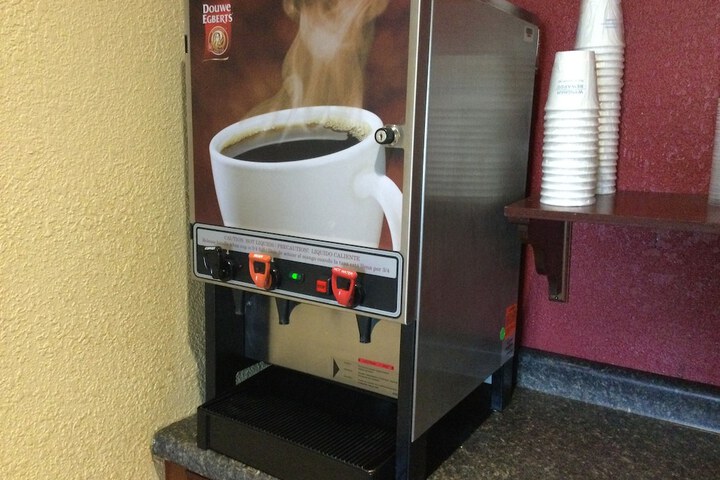 Super 8 by Wyndham Mt. Pleasant