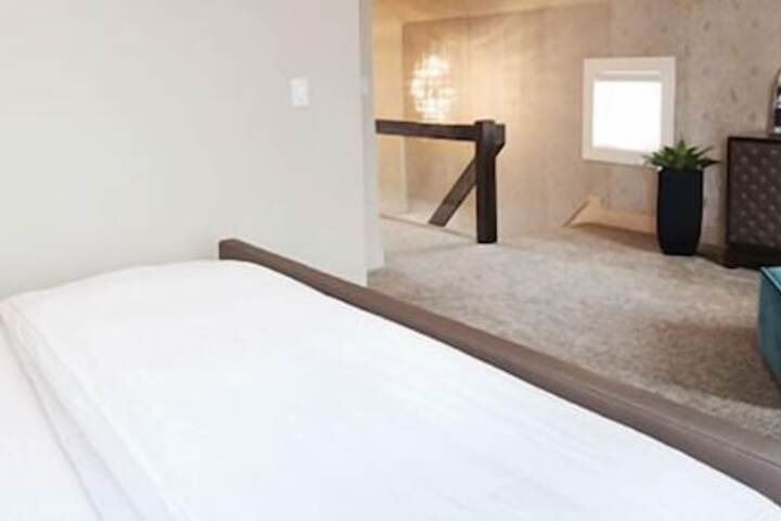 Room 4 of 12