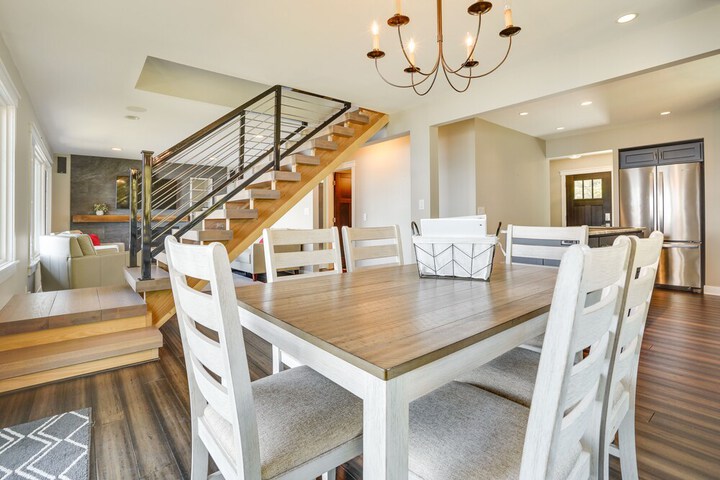 Lakefront Chippewa Falls Haven w / Private Deck!