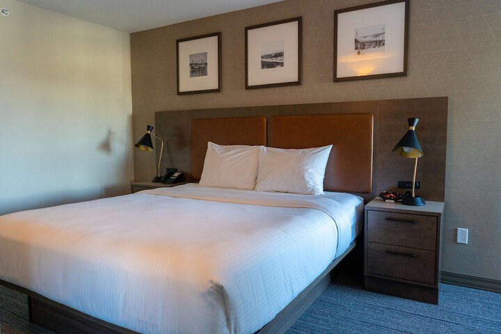 Room 11 of 38