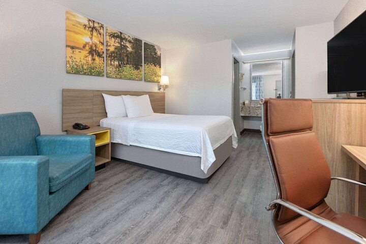Room 34 of 41