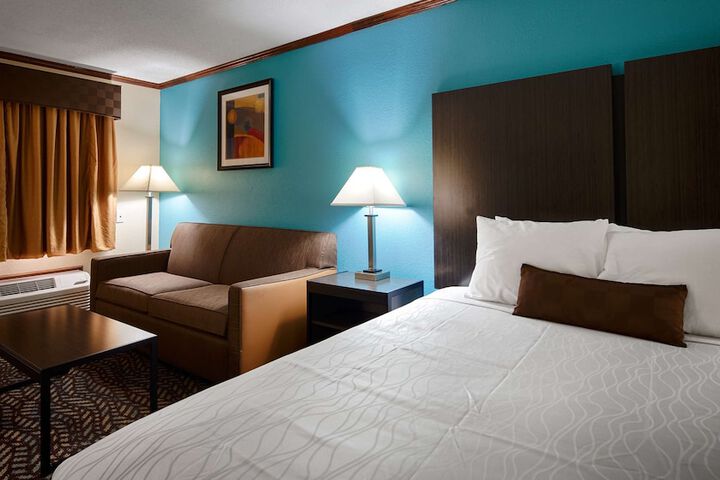 Room 6 of 14