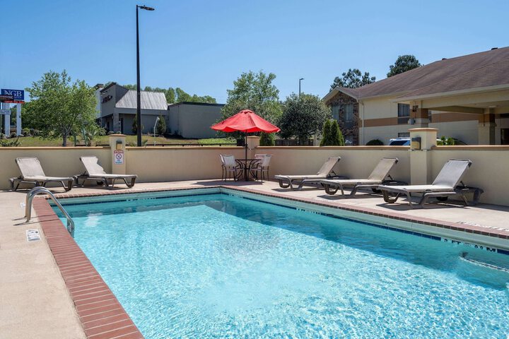 Pool 8 of 41